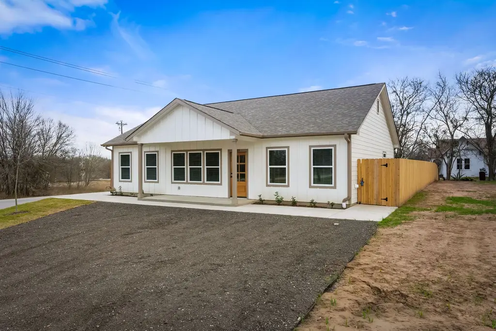103 Lentz Main Street, Red Rock