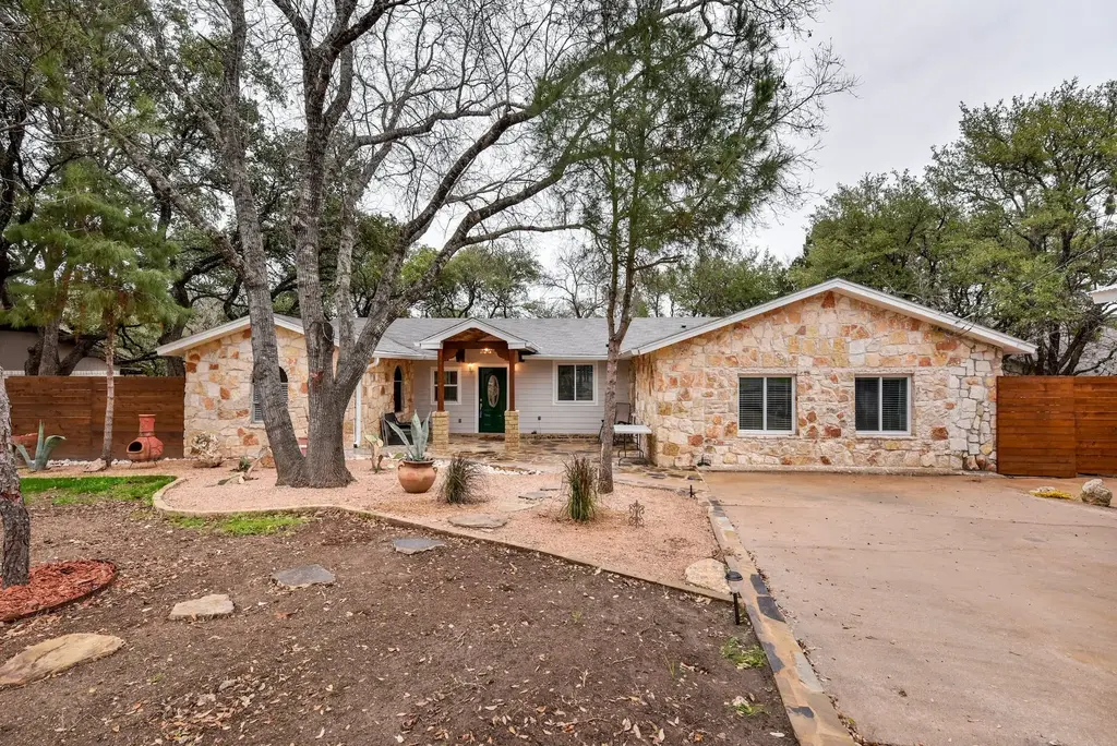 404 S Mustang Avenue, Cedar Park