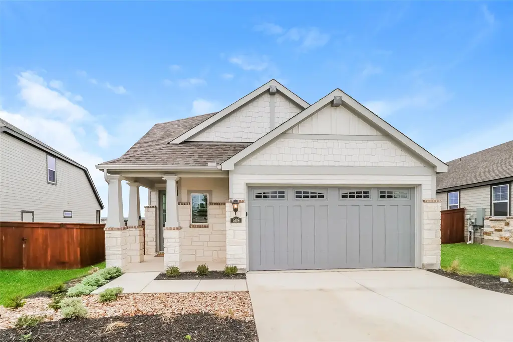 509 Raglands Road, Leander
