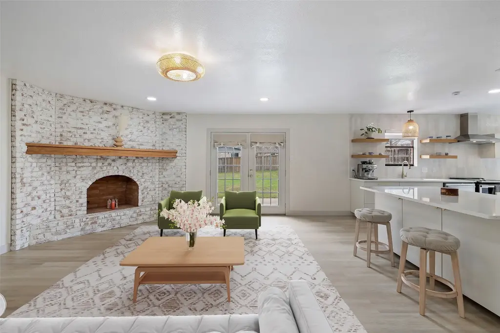 1001 E Applegate Drive, Austin