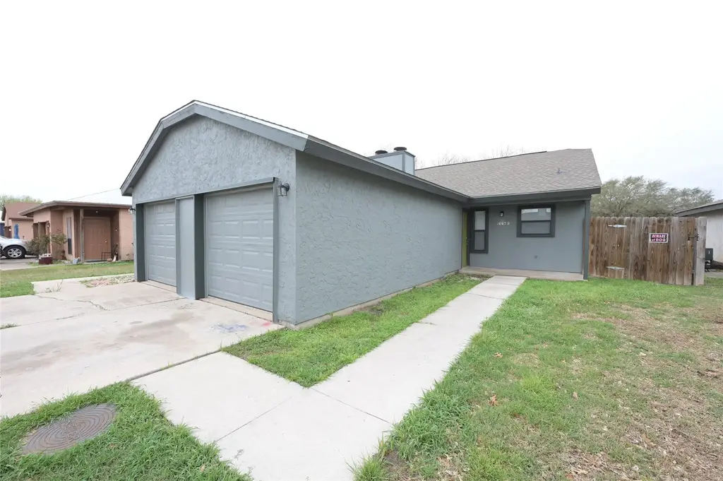 1003 Crockett Street B, Lockhart