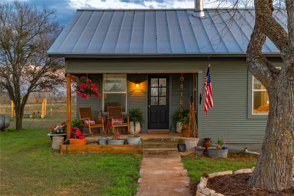 7150 Linne Road, Seguin
