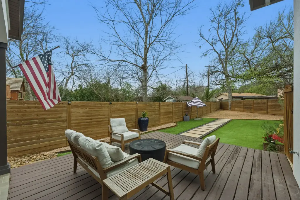 1405 Camelot Circle A, Austin
