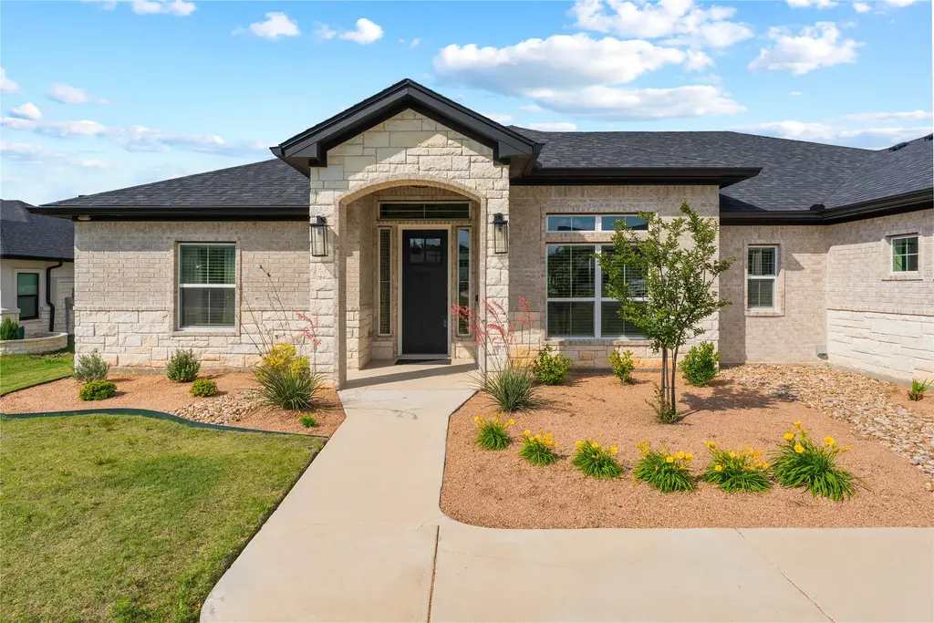 1110 Northcross Drive, Salado