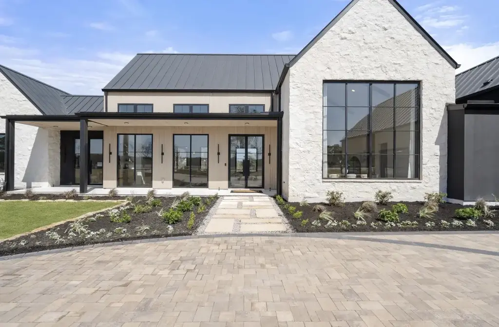 123 Landings Way, Spicewood