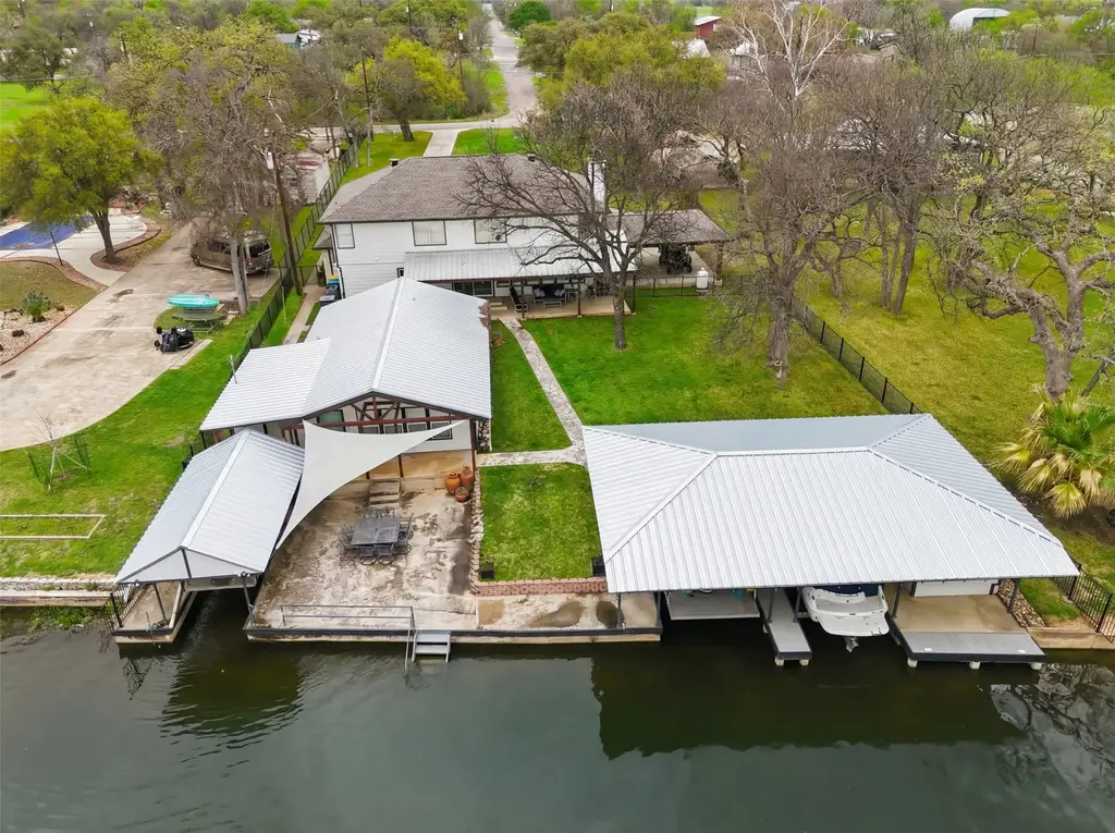 434 E Castleshoals Drive, Marble Falls