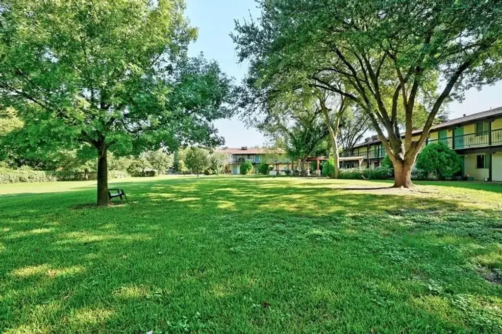 711 Eberhart Ln Lane 104, Austin