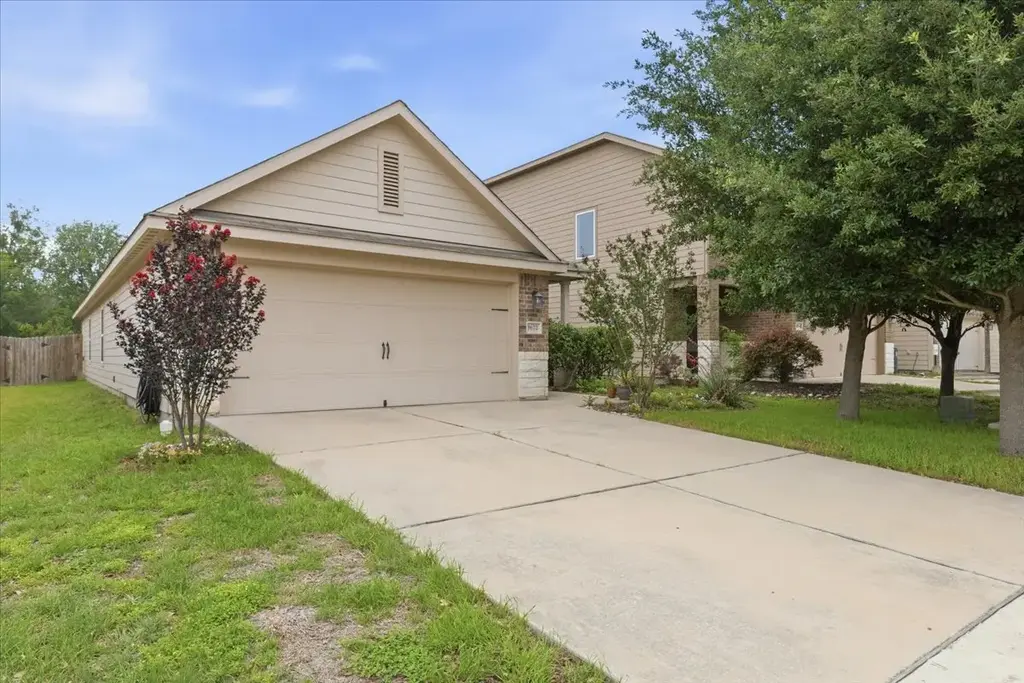 1672 Treeta Trail, Kyle