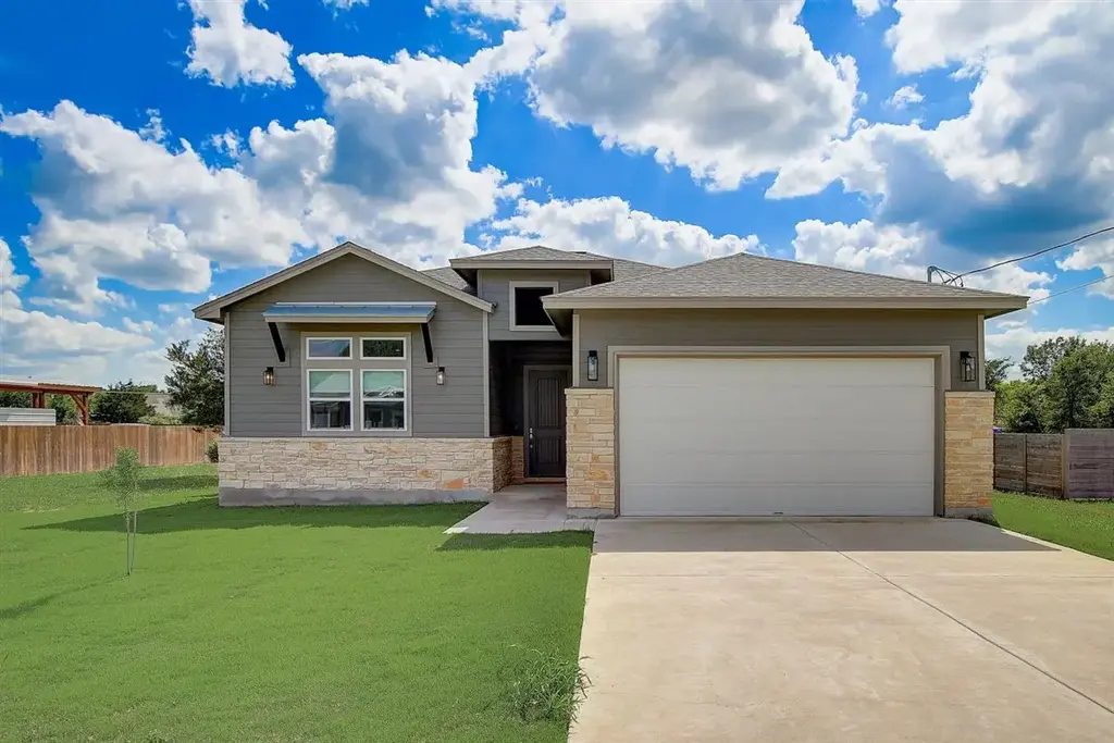121 Naalehu Court, Bastrop