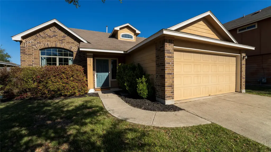 1576 Twin Cove, Kyle