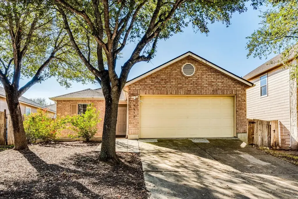 3432 Whisper Bluff, Schertz