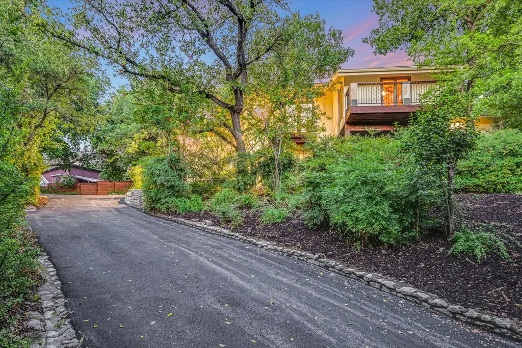 19 Sugar Shack Drive, West Lake Hills