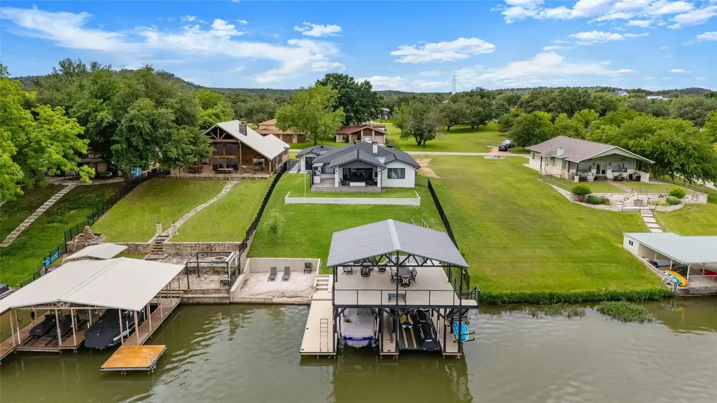 202 Mesquite Drive, Kingsland