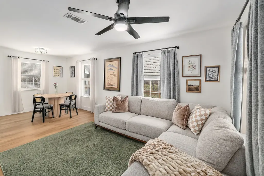 9050 County Road 272, Bertram