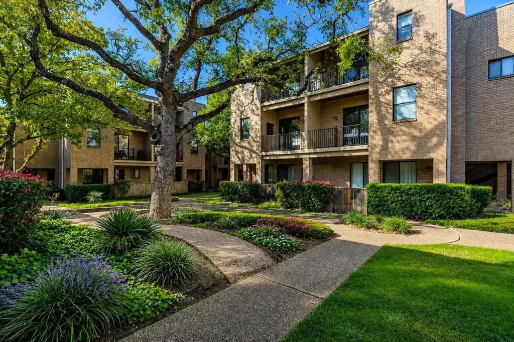 611 E 45th Street 25, Austin