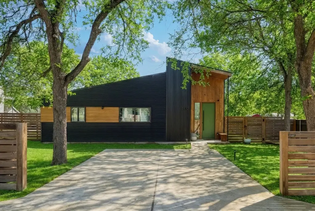 1310 Green Street, Lockhart