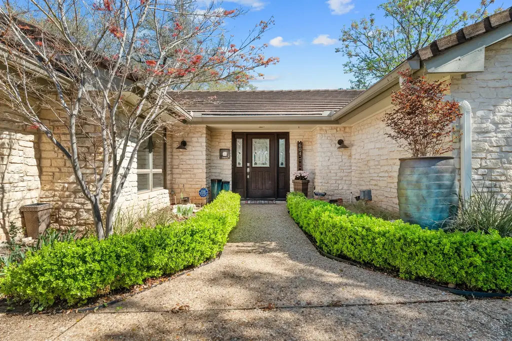604 Rolling Green Drive, Lakeway