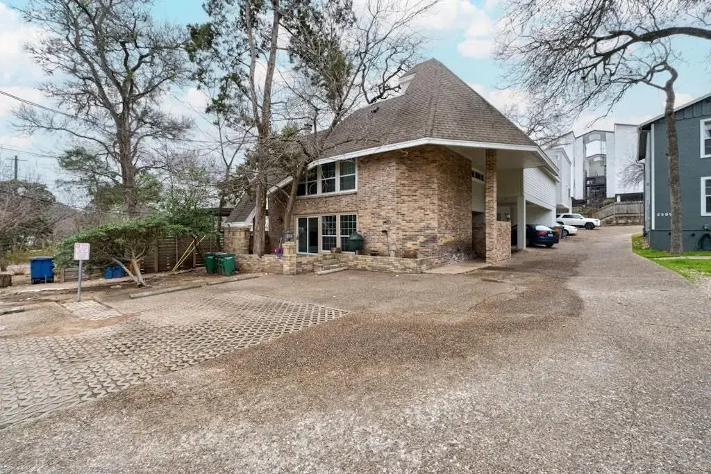 2507 Quarry Road E, Austin
