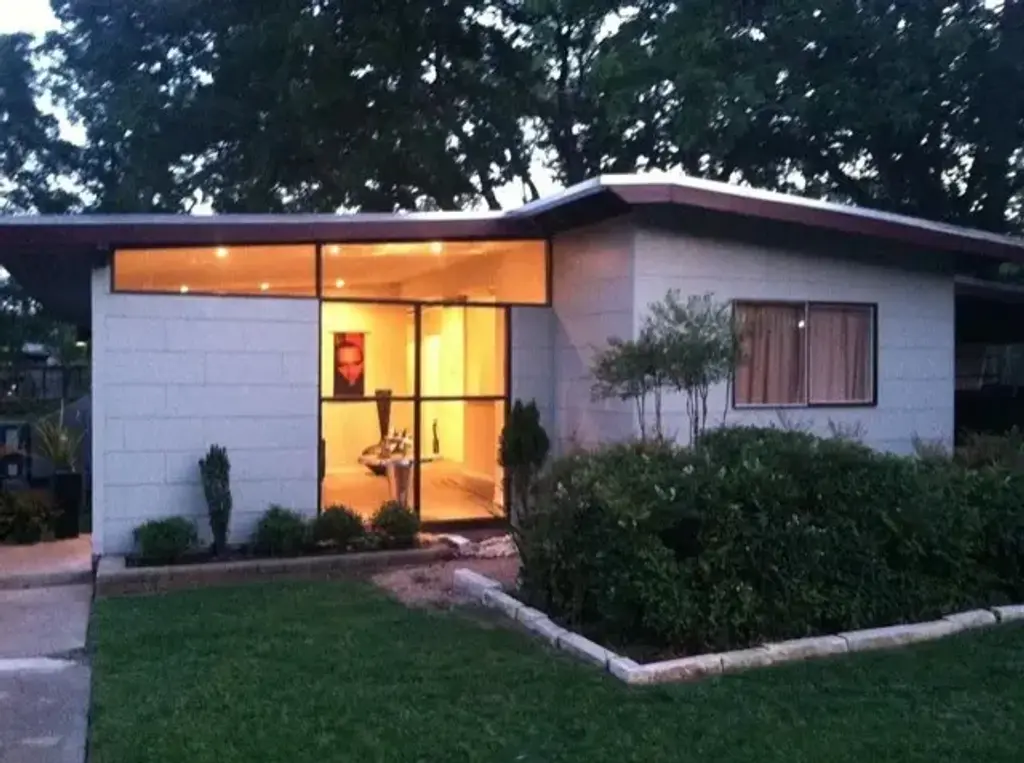 703 W Crestland Drive, Austin