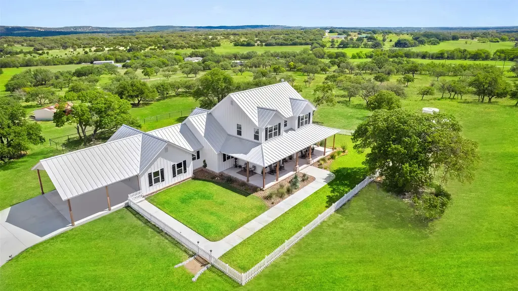 2454 Mckinney Loop, Blanco