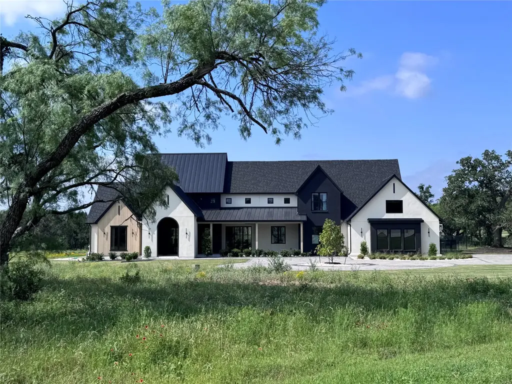 250 Hawthorne Lane, Spicewood