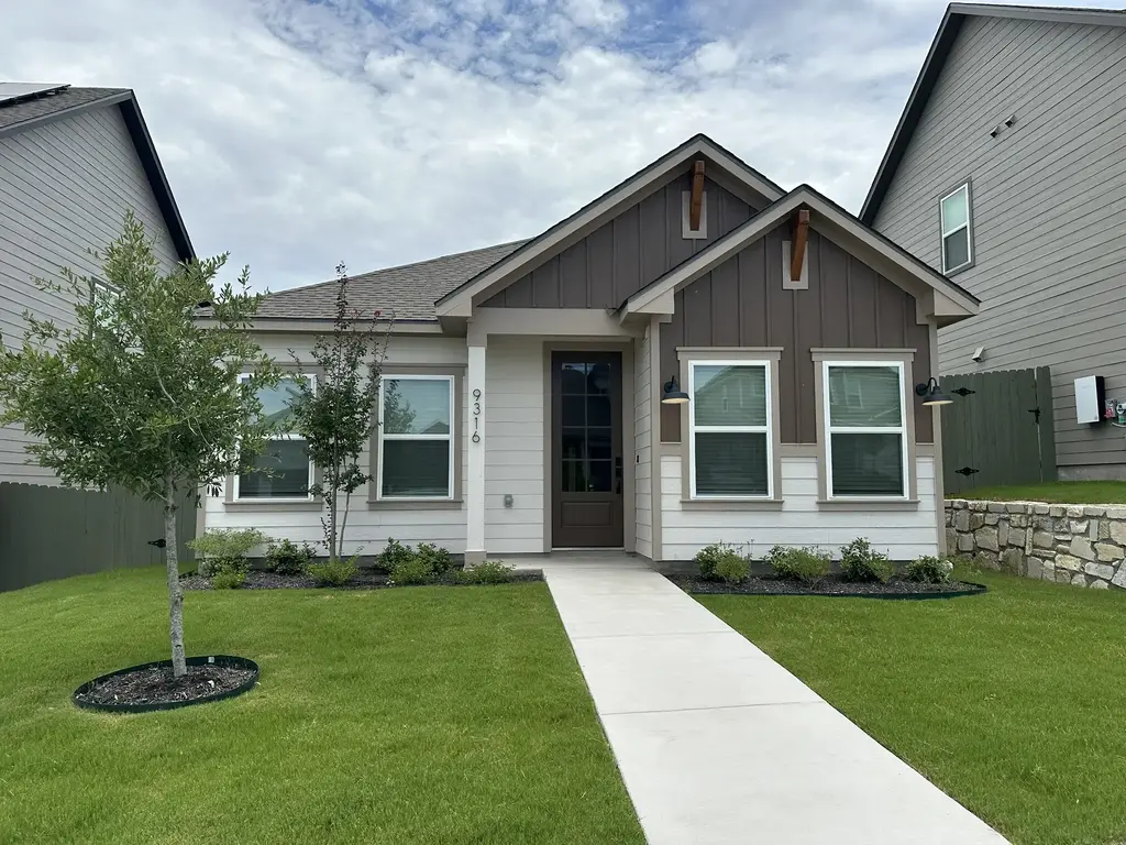 9316 Gladsome Path, Manor