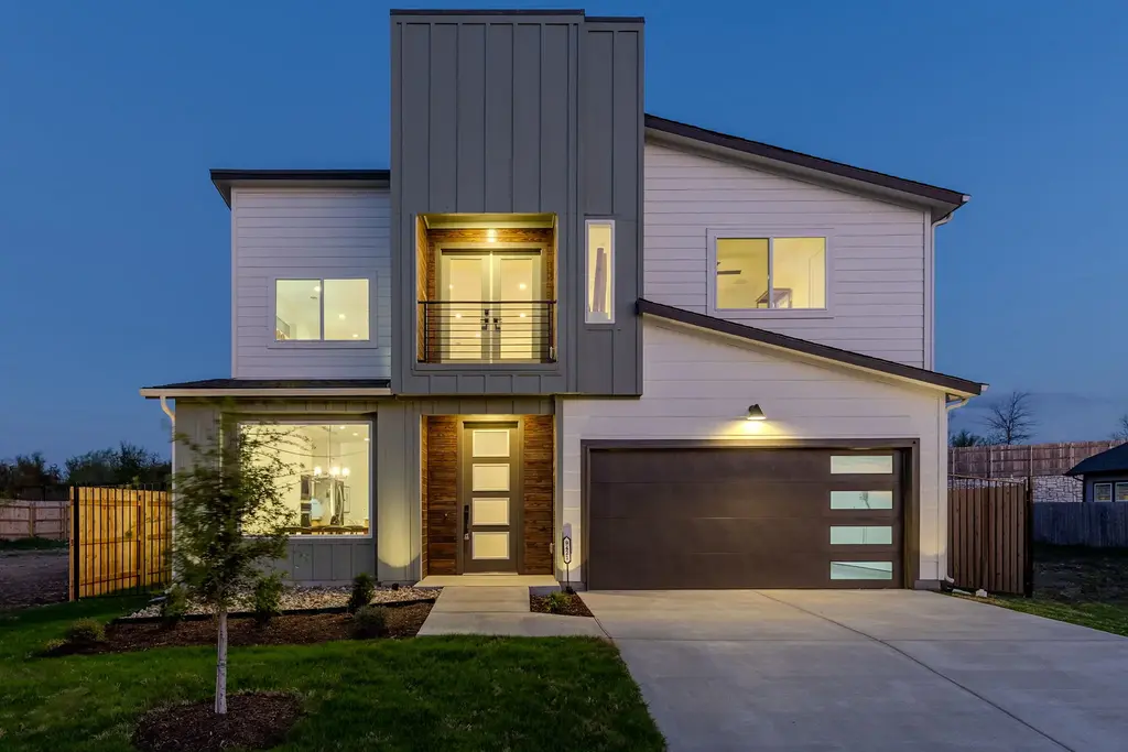 9421 Gladsome Path, Manor