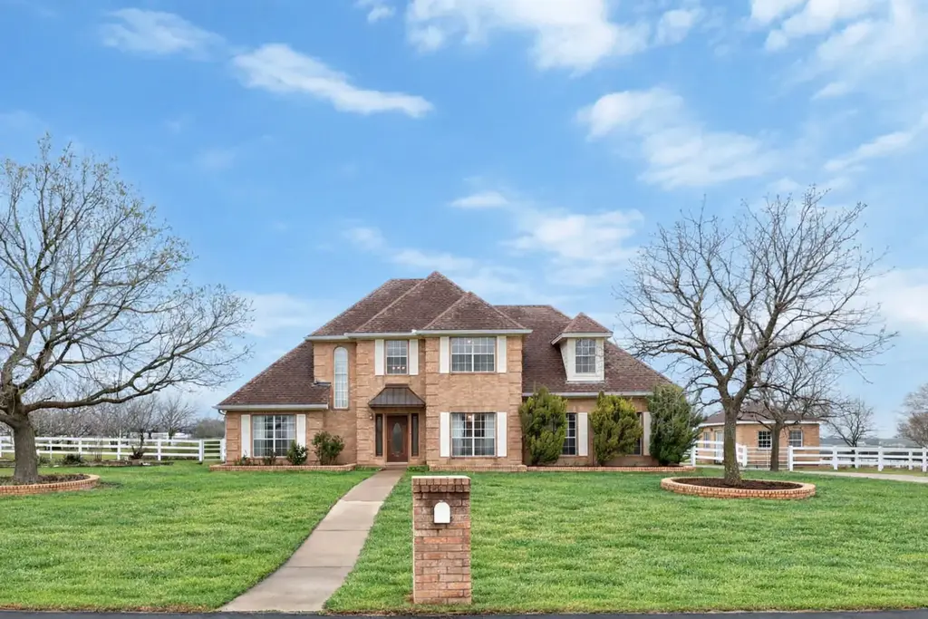202 Highpoint Way, Georgetown