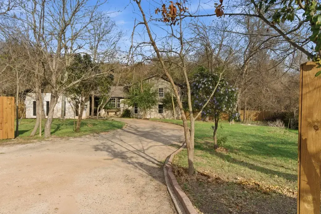 8707 White Cliff Drive, Austin