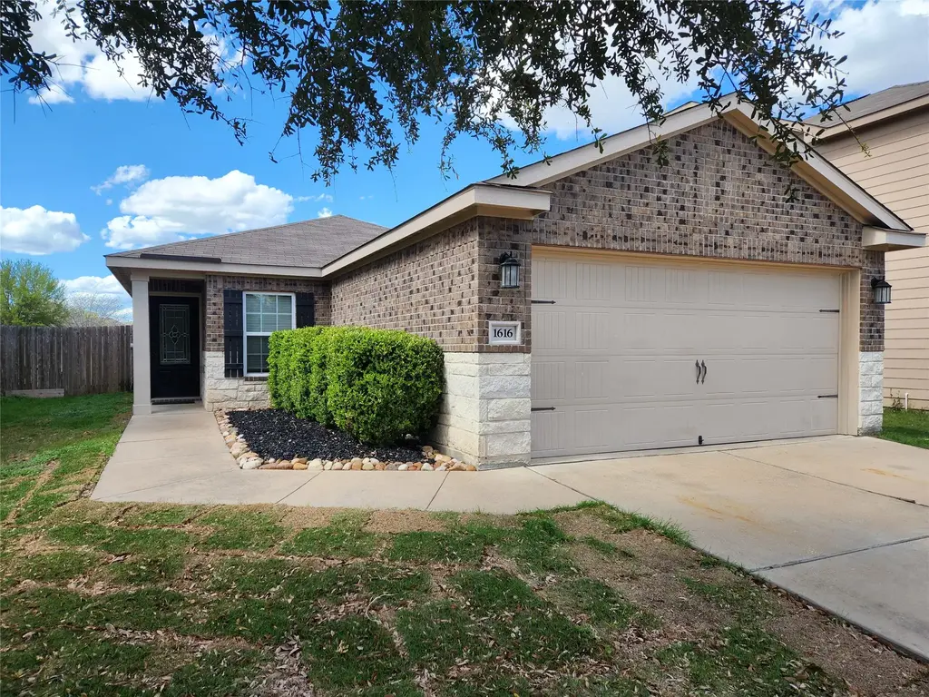 1616 Treeta Trail, Kyle
