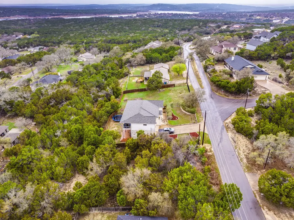 21501 Surrey Lane, Lago Vista