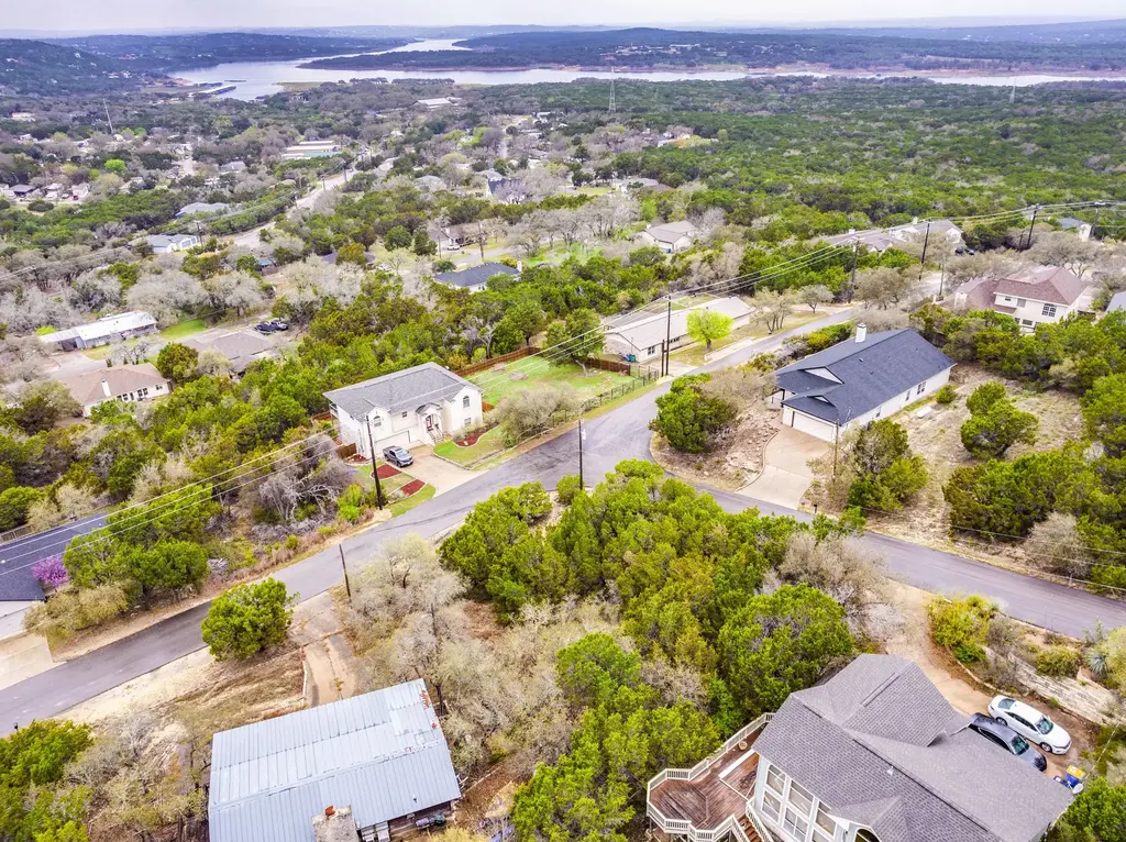 21500 Surrey Lane, Lago Vista
