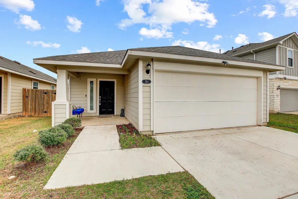 311 Trailside Lane, Bastrop