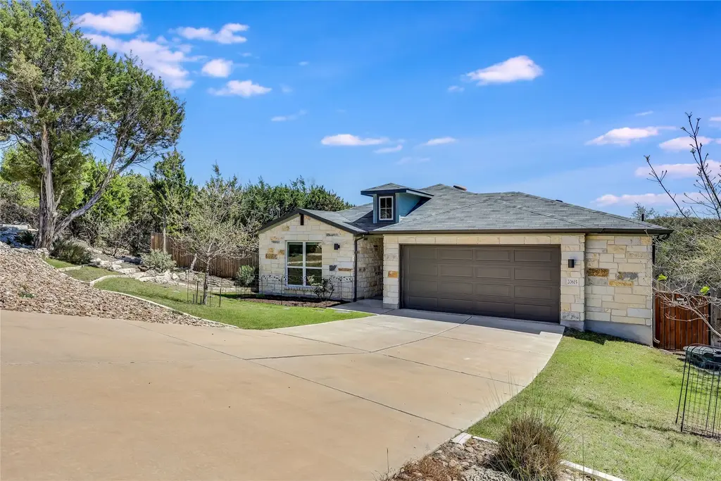20615 Falcon, Lago Vista