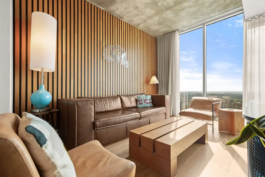 48 East Avenue 2807, Austin