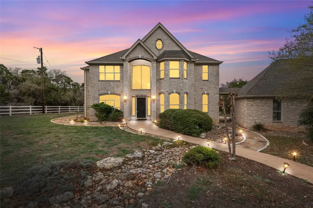408 Saddlehorn Drive, Dripping Springs
