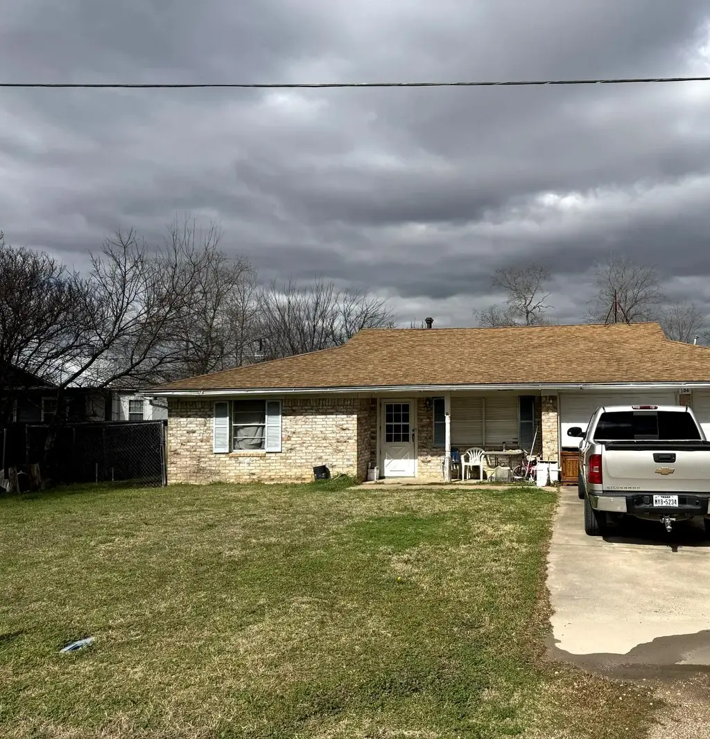 106 N 7th Street E, Dawson