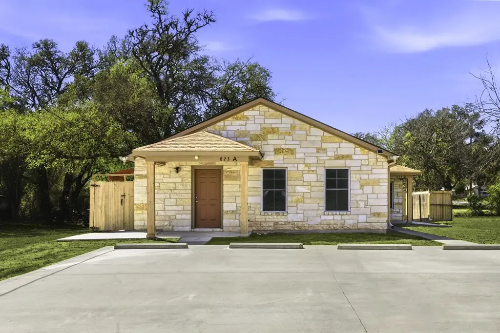 823 N Commerce Street B, Lockhart