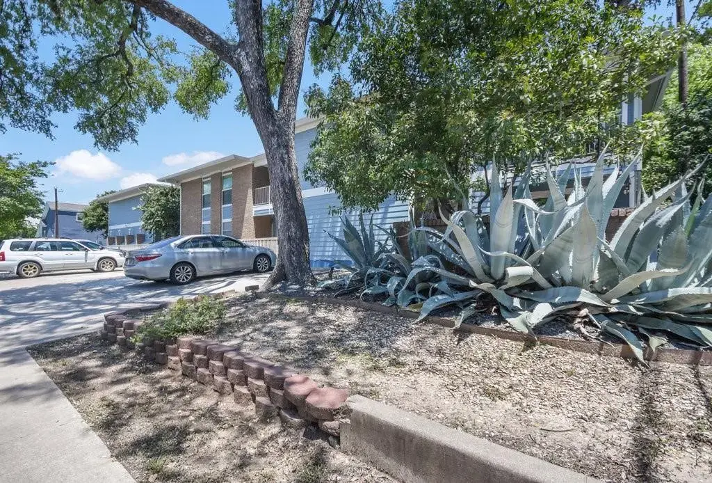 400 W 35th. Street 103, Austin