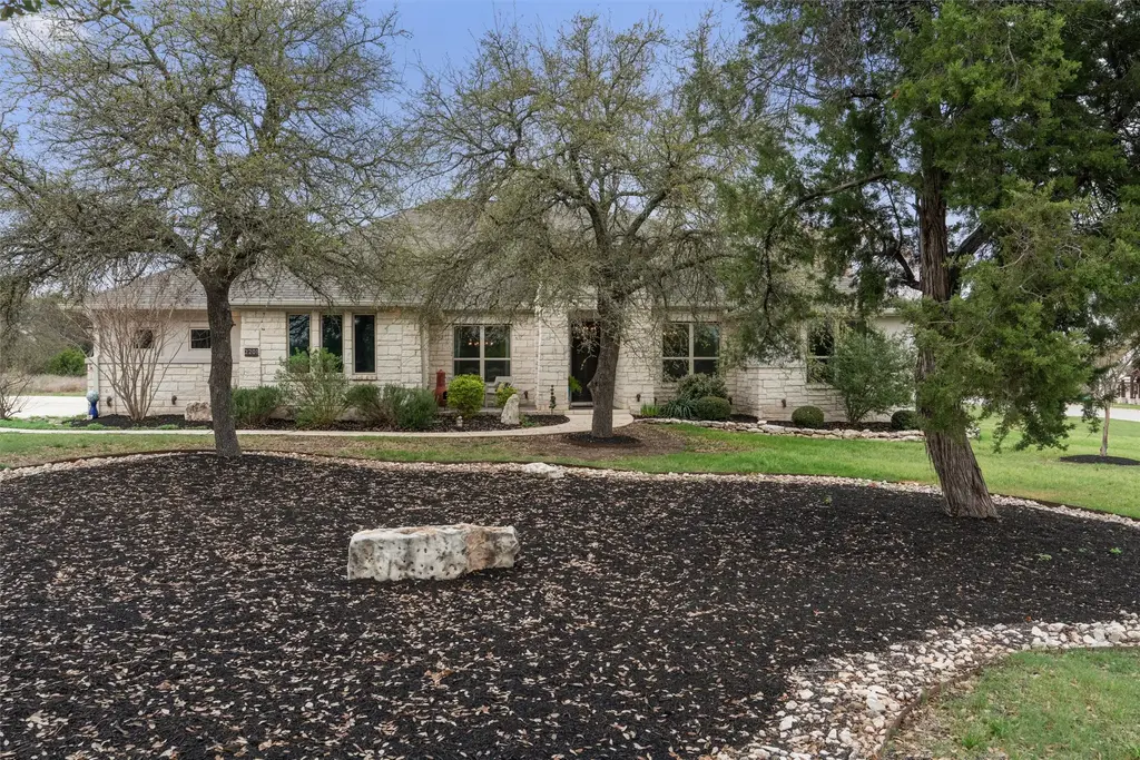 2201 Live Oak Road, Leander