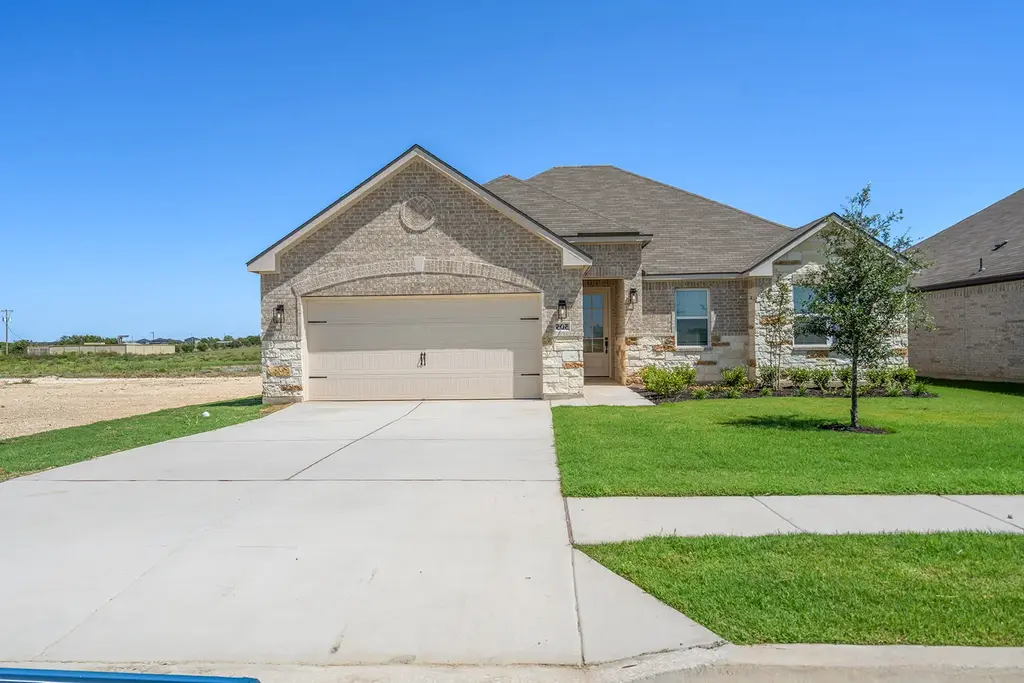 513 W Luna Blue Lane, Jarrell