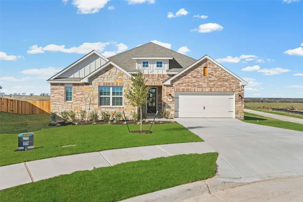 521 West Luna Blue Lane, Jarrell