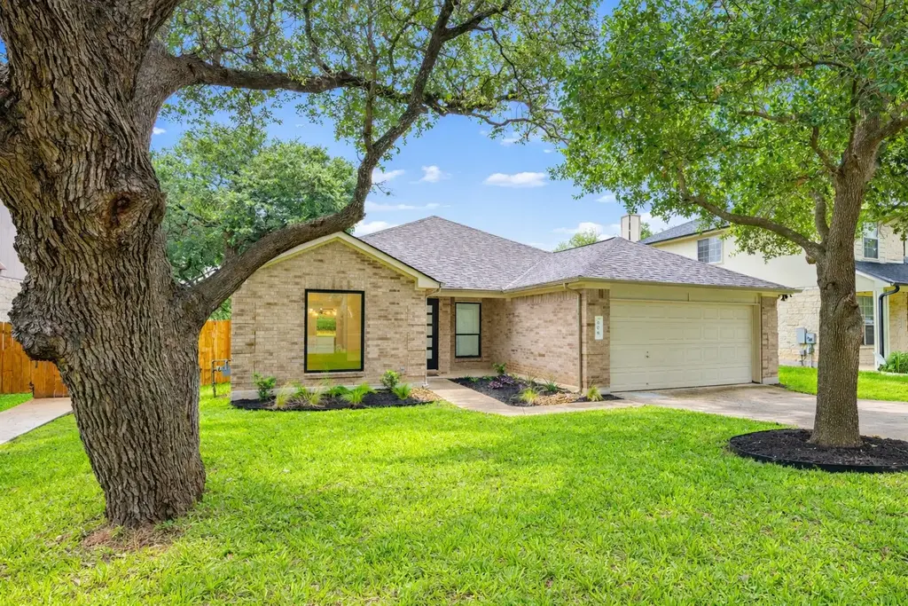608 Haleys Cove, Leander