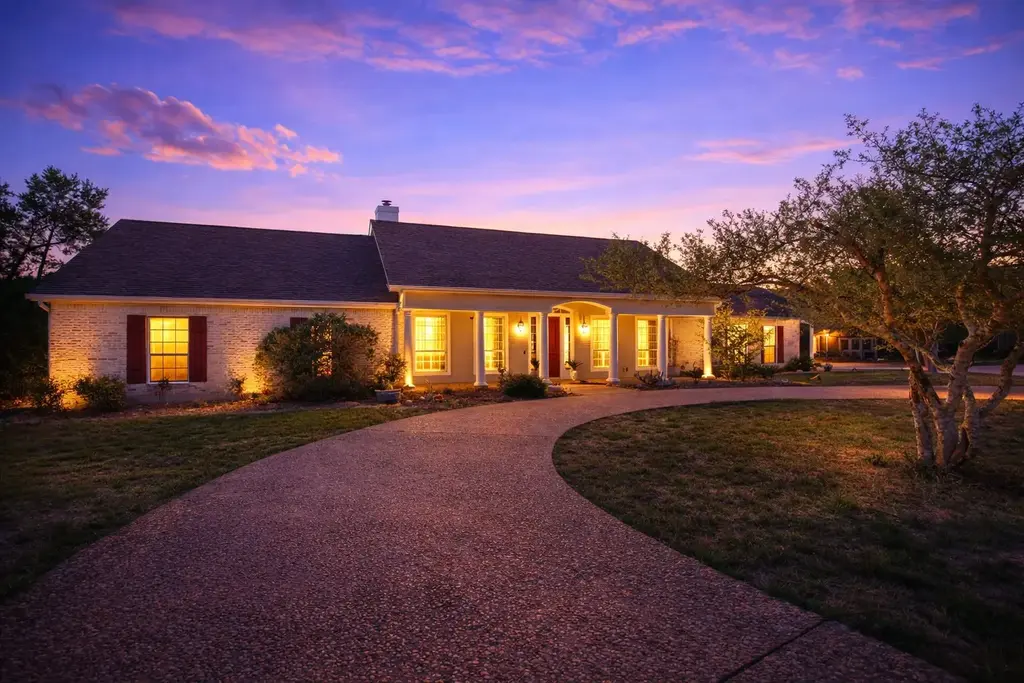 117 Vista Oaks Drive, Dripping Springs