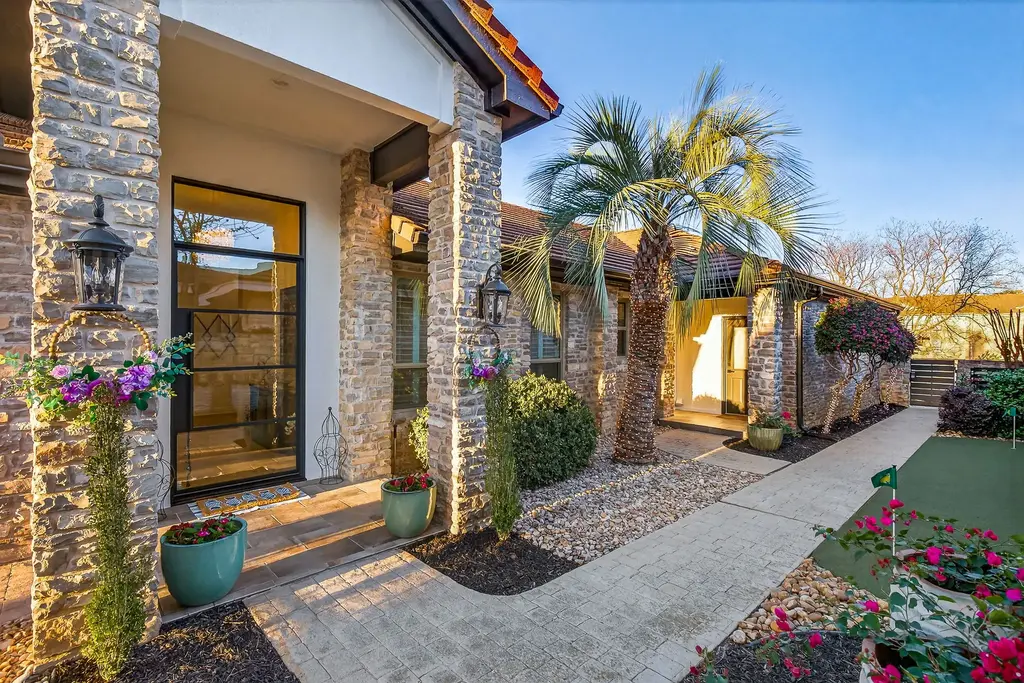 402 Horseshoe Bay North Boulevard, Horseshoe Bay
