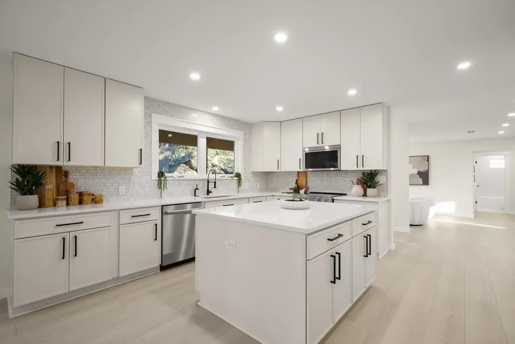 404 Bittern Circle, Buda