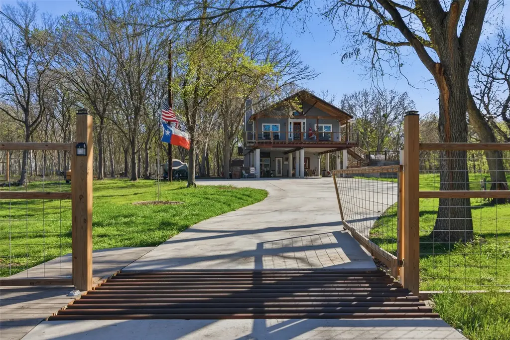 121 Lakeside Drive, Seguin