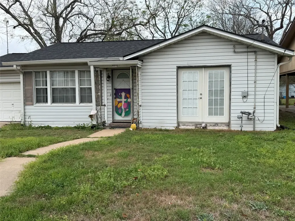 531 E Houston Street, Giddings