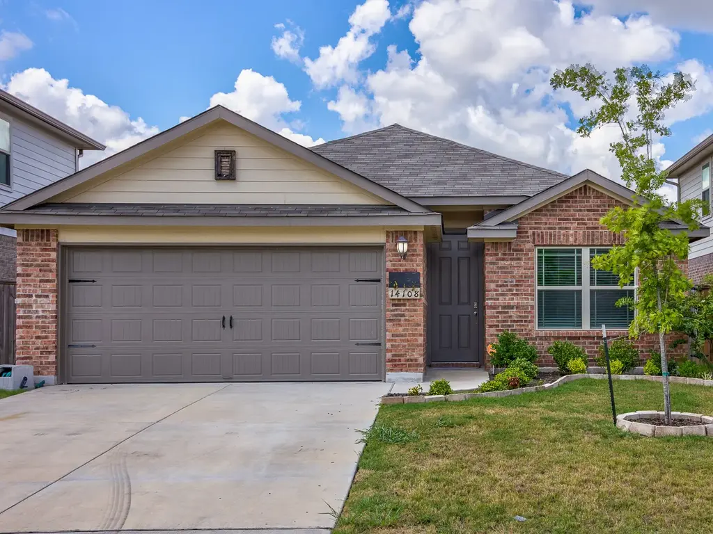 14108 Kira Lane, Manor