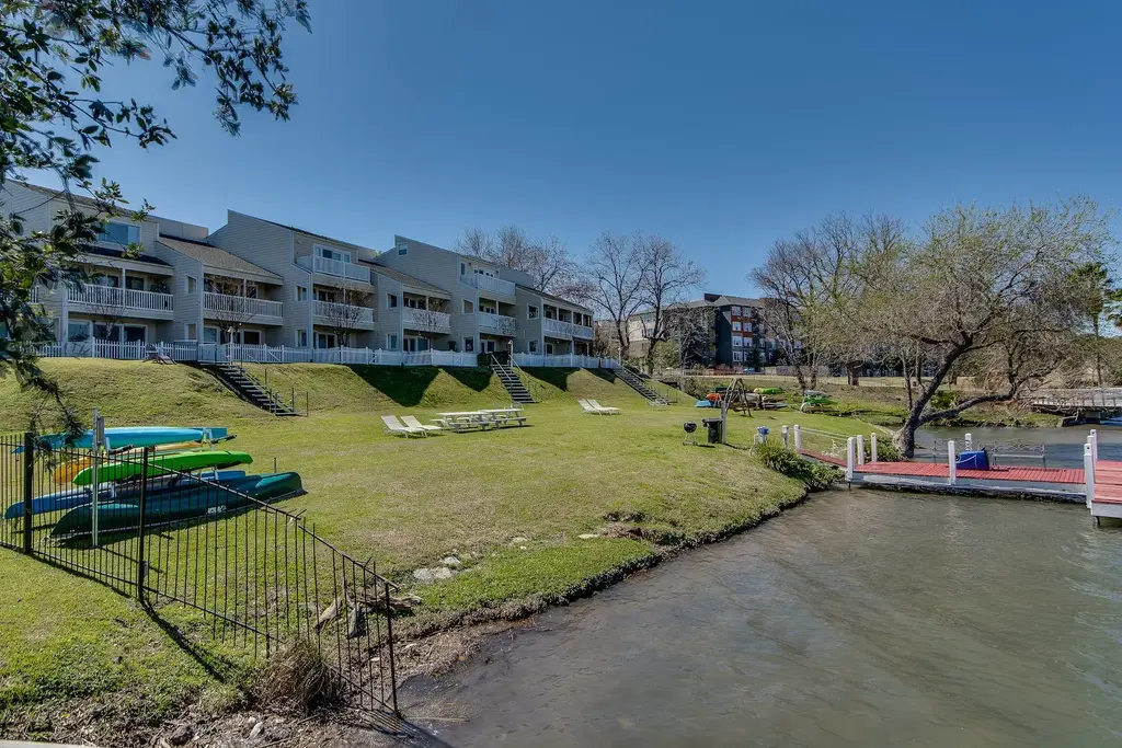 1818 S Lakeshore Boulevard 37, Austin